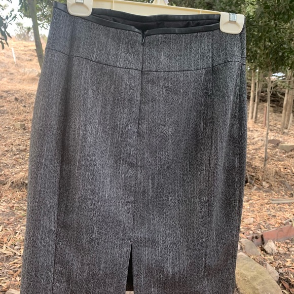 Express women’s skirt suit - Picture 5 of 8